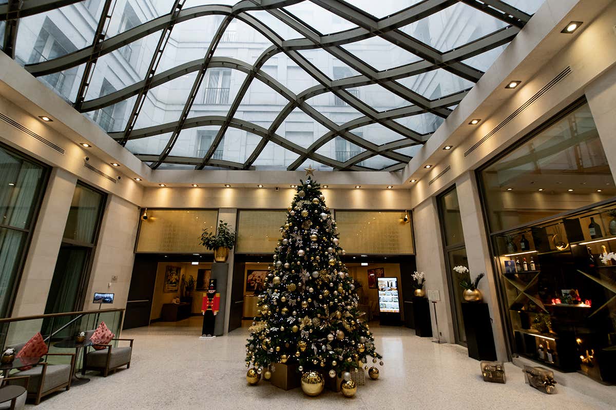 I migliori allestimenti natalizi 2025 degli hotel: Park Hyatt Milano I migliori allestimenti natalizi 2025 degli hotel: Park Hyatt Milano