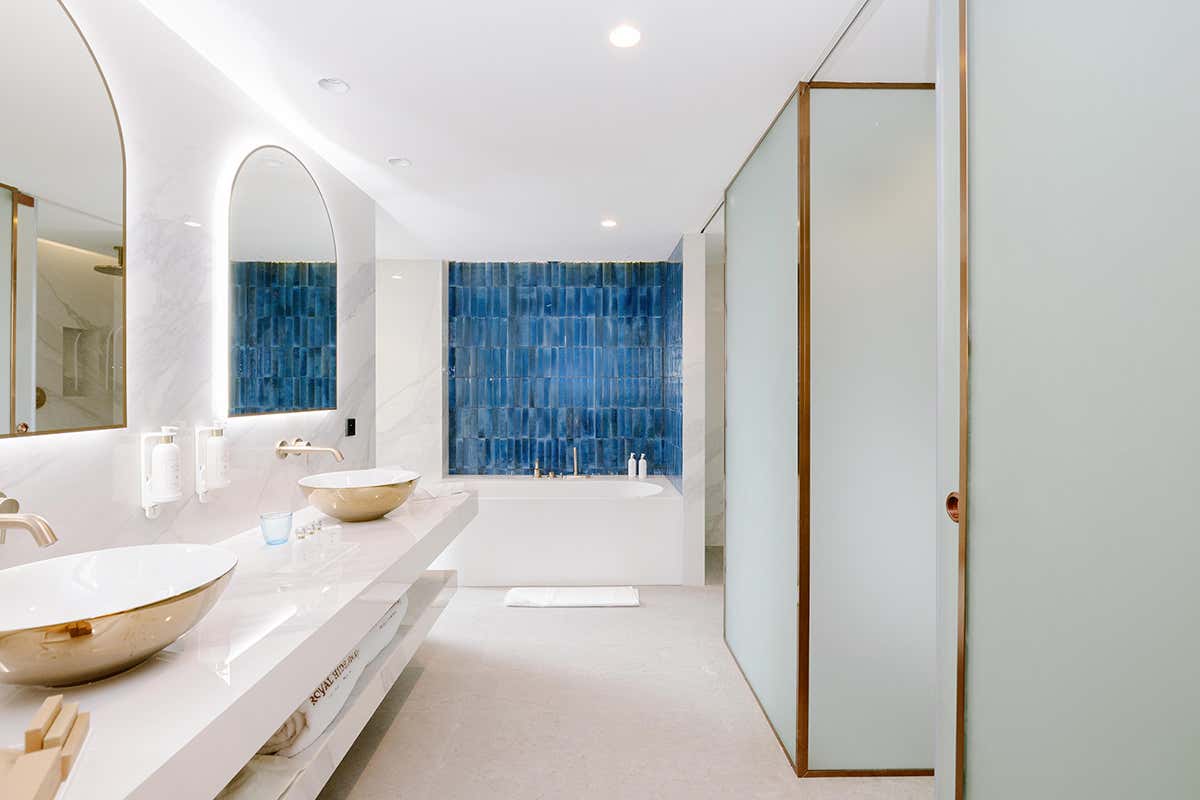 Il bagno di una delle stanze del Royal Hideaway Casablanca