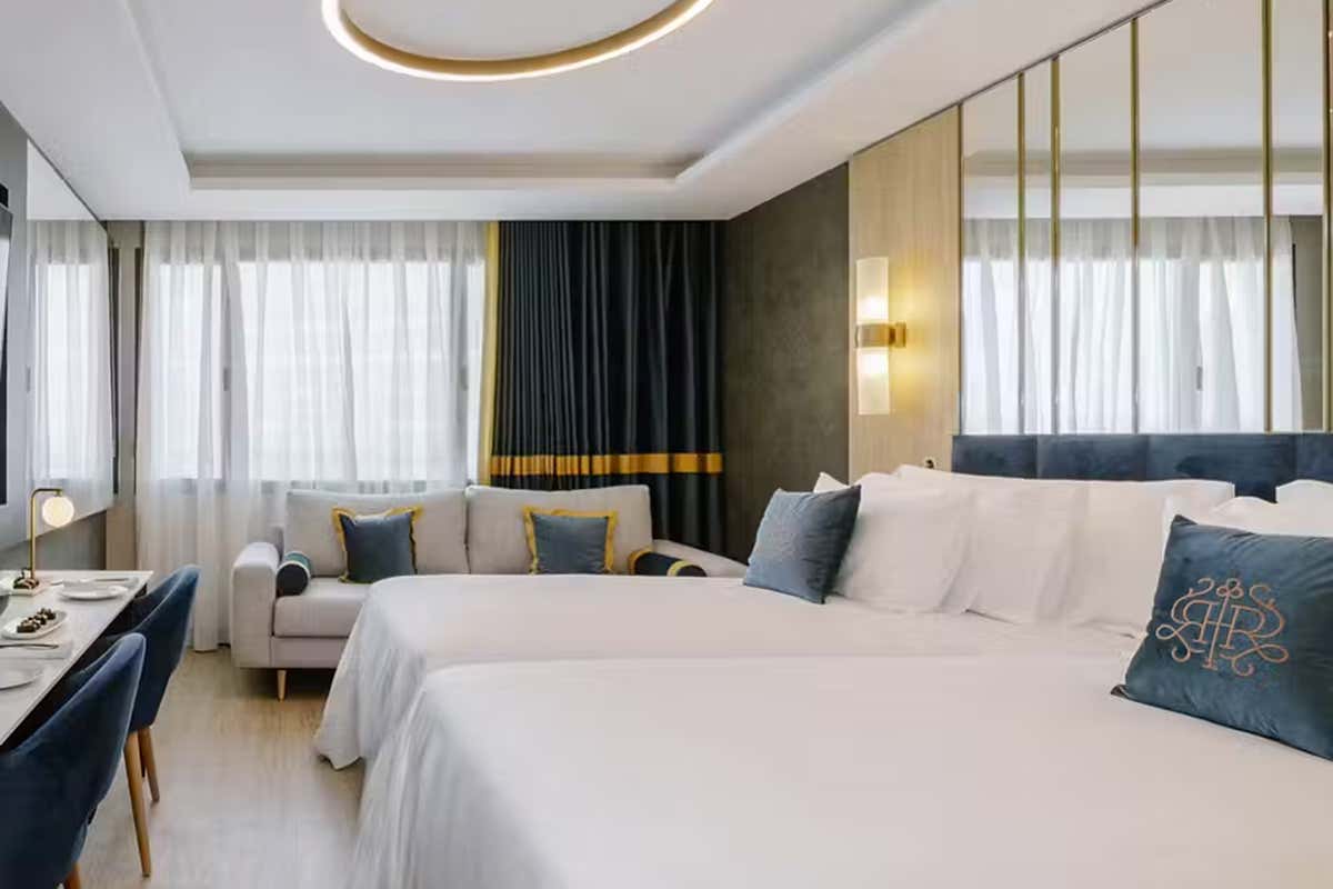 Una suite premium con vista oceano del Royal Hideaway Casablanca