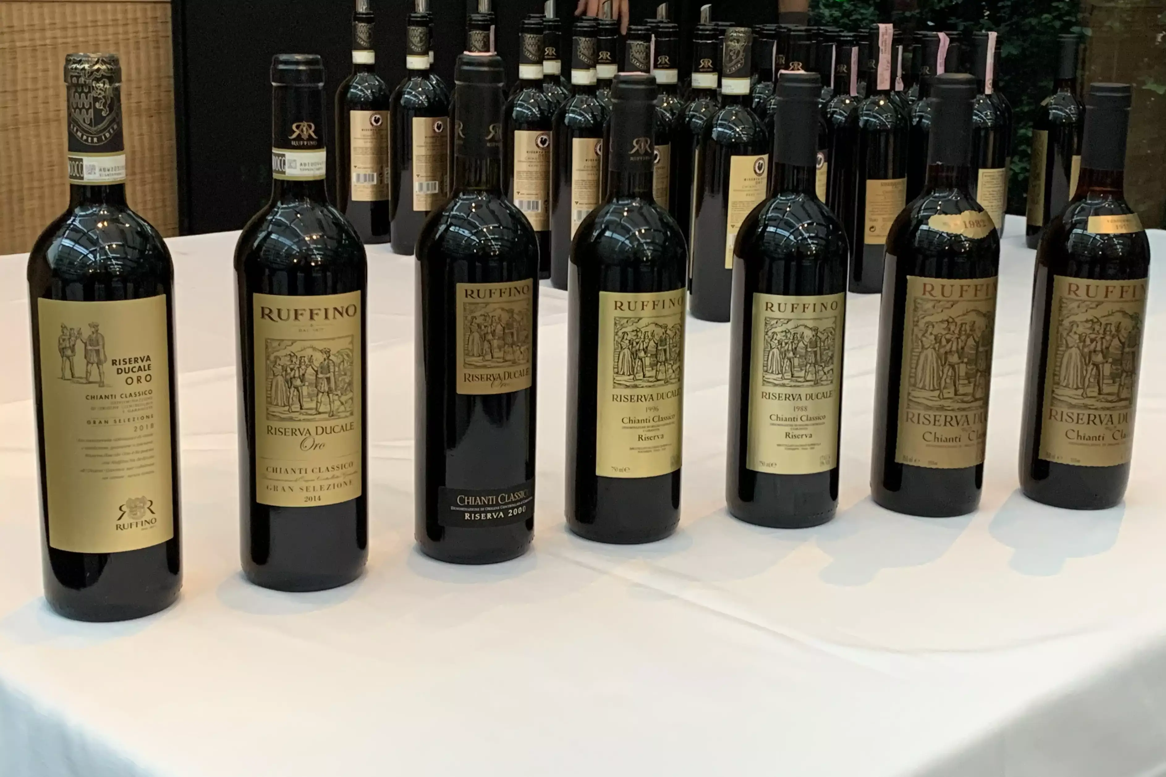 Le bottiglie in degustazione Ruffino, da valori antichi una cantina contemporanea