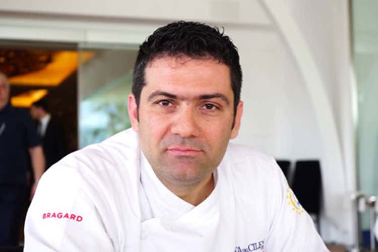 Matteo Sangiovanni - Rugiati, lo sfogo sul web contro un collega La polemica divampa, parola ai cuochi