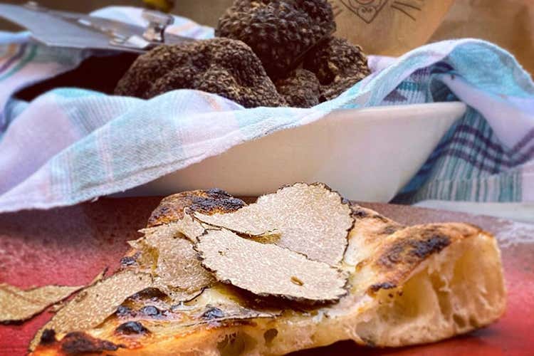 Pizza burro e tartufo Pizza burro e tartufo