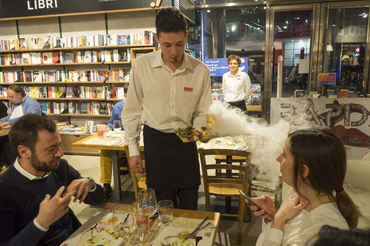 (Rustichella d’Abruzzo a Red laFeltrinelli Cibo e arte esaltano la Milano dinamica)