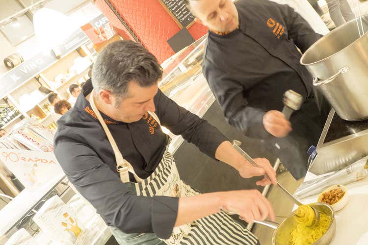 (Rustichella d’Abruzzo a Red laFeltrinelli Cibo e arte esaltano la Milano dinamica)