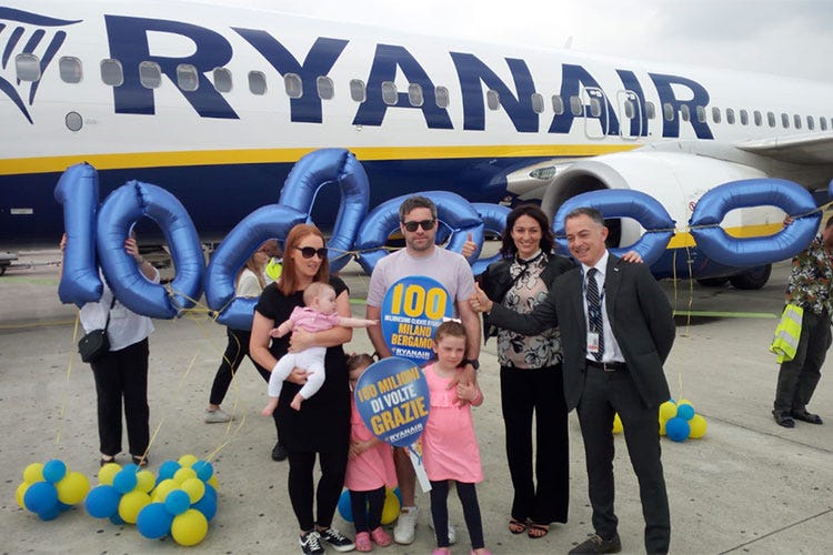 Ronan Cox, il passeggero che ha consentito a Ryanair di arrivare a 100 milioni di passeggeri (Ryanair a Orio al Serio arriva a 100 milioni di passeggeri)