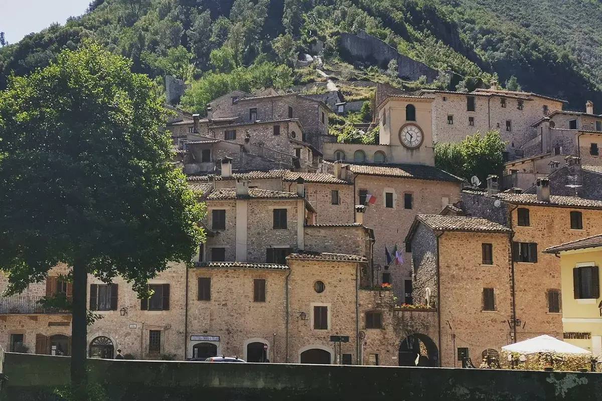 Il borgo Torre del Nera a Scheggino, pi&ugrave; che un albergo, un piccolo borgo umbro