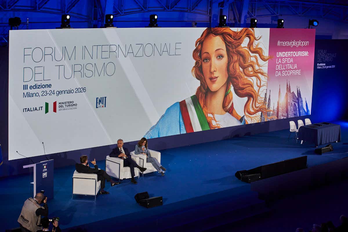 Turismo responsabile: firmato il protocollo per gestire le destinazioni più affollate Turismo responsabile: firmato il protocollo per gestire le destinazioni più affollate