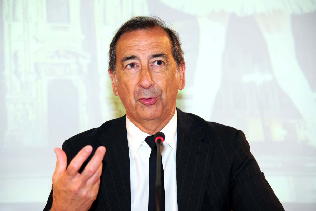 Il sindaco di Milano Beppe Sala Milano come Roma: Sala chiede di alzare la tassa di soggiorno fino a 10 euro Il sindaco di Milano Beppe Sala Milano come Roma: Sala chiede di alzare la tassa di soggiorno fino a 10 euro