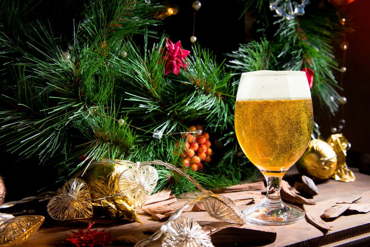Birre di Natale, l’Italia brinda con creatività: tra spezie, miele e brindisi d’inverno