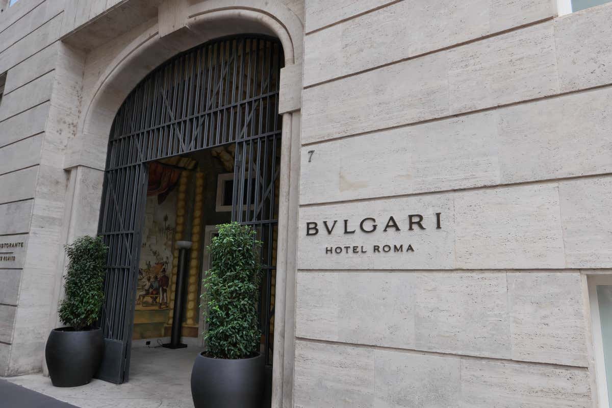 Molti Gruppi internazionali, come Bulgari, stanno rafforzando la loro presenza nelle principali destinazioni italiane