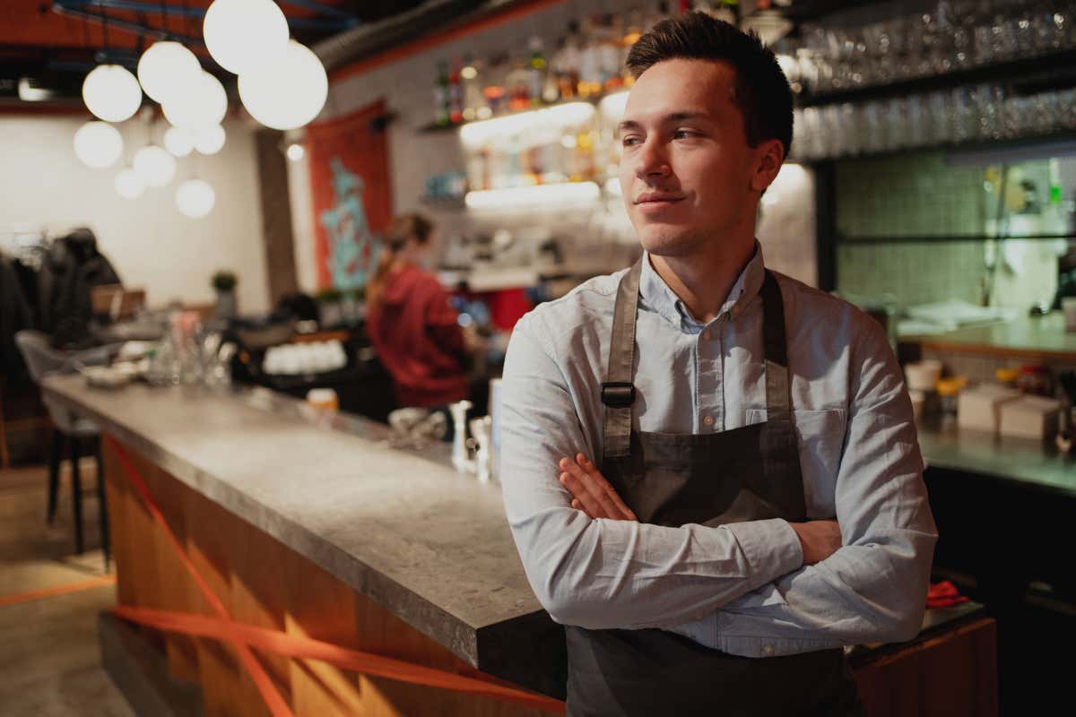 Camerieri, attenti alla postura: il corpo parla e il cliente giudica