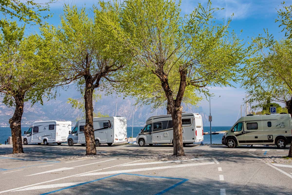 Turismo open air, il 2026 parte dai laghi: il Nord guida le prenotazioni