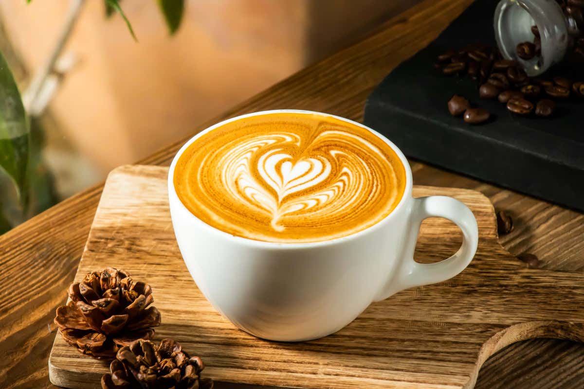 Addio regole: sono sempre di più gli italiani che bevono cappuccino anche dopo pranzo Addio regole: sono sempre di più gli italiani che bevono cappuccino anche dopo pranzo
