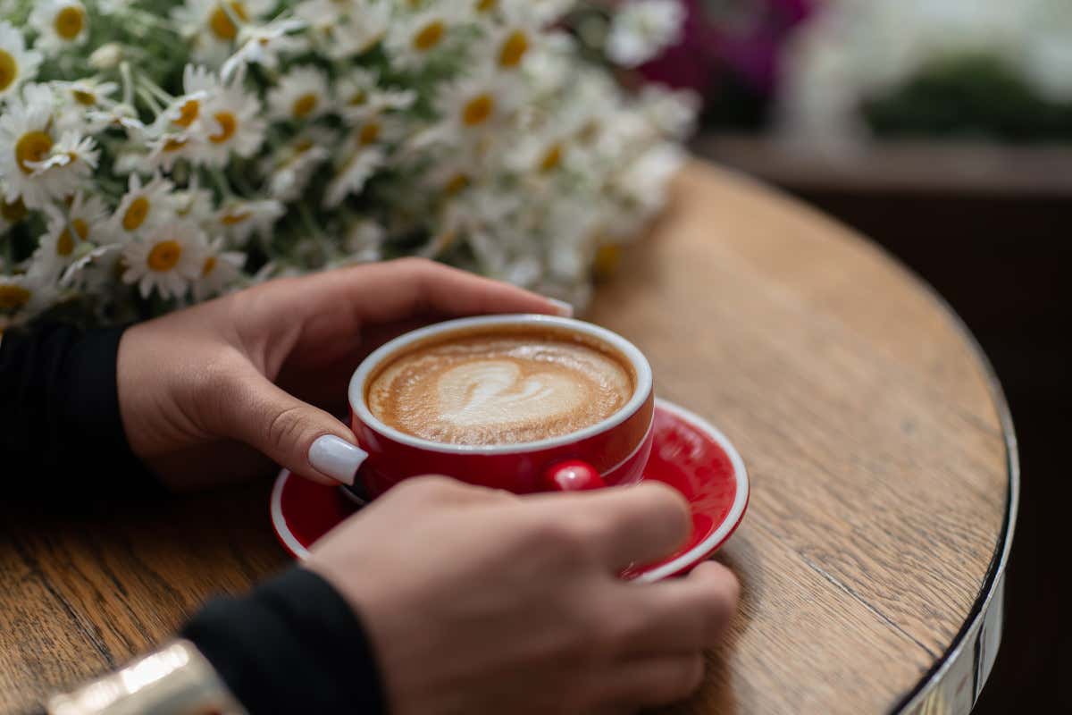 Addio regole: sono sempre di più gli italiano che bevono cappuccino anche dopo pranzo Addio regole: sono sempre di più gli italiano che bevono cappuccino anche dopo pranzo