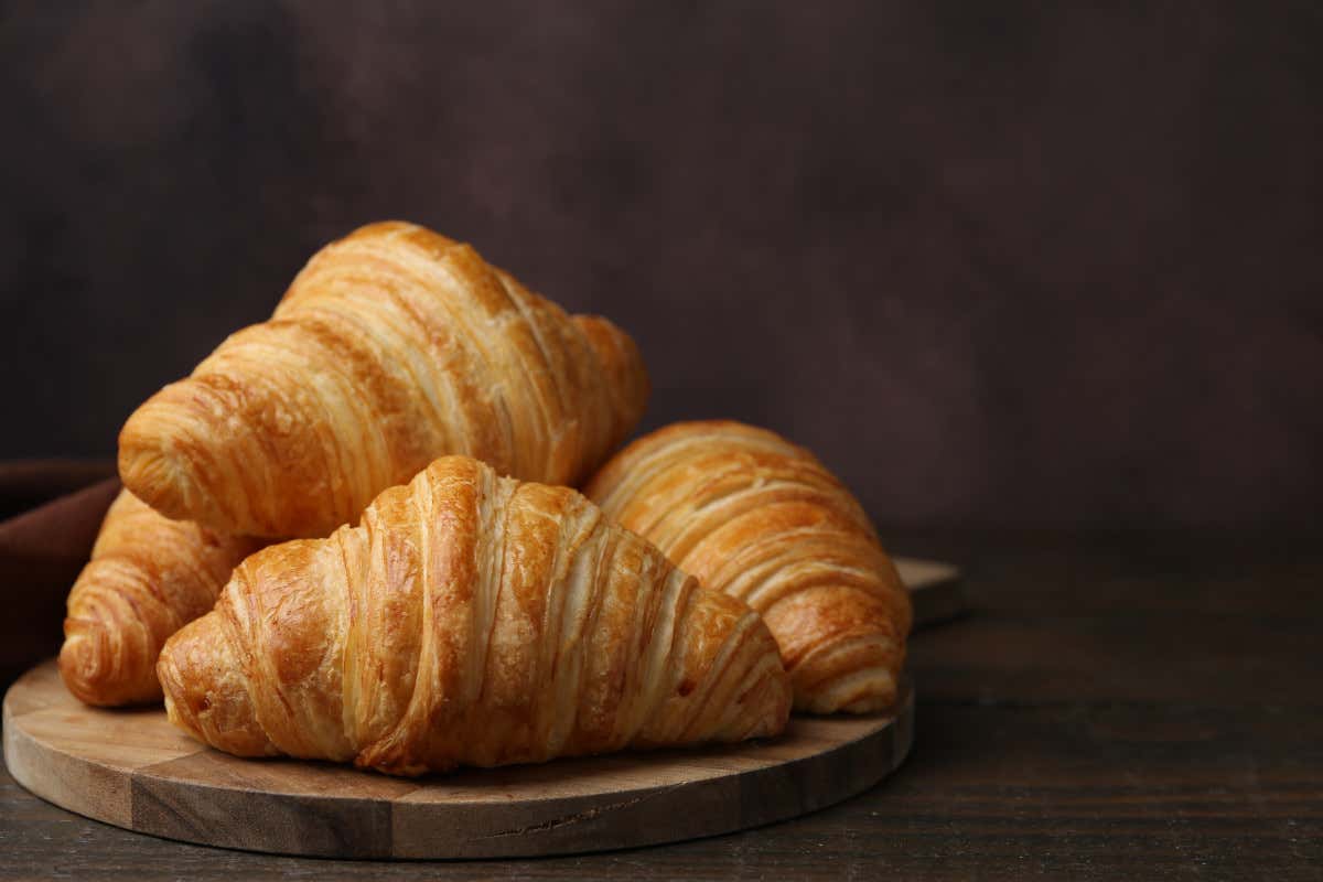 Il croissant rimane il dolce simbolo della colazione e mantiene il suo appeal croissant