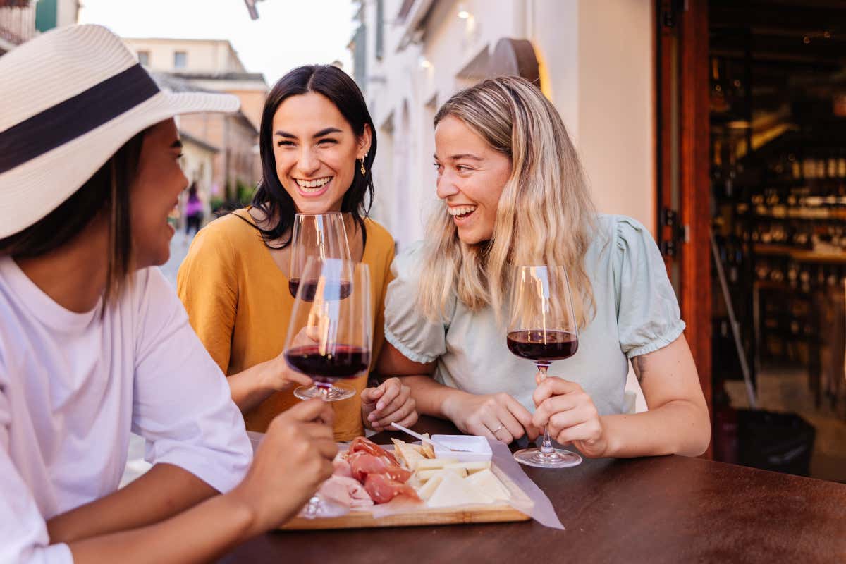 Nasce il Gruppo Gen Z delle Donne del Vino: nuove voci per raccontare l’enologia ai giovani