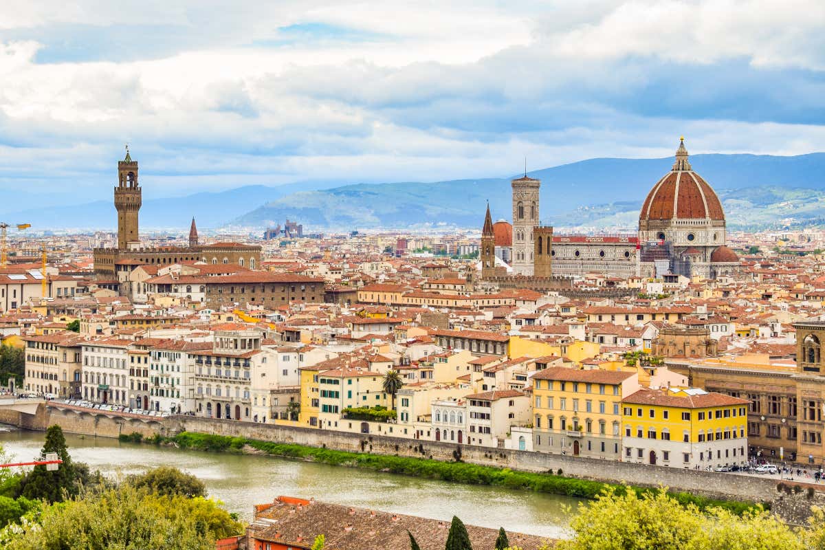 Tra arte e botteghe: Dante guida alla scoperta delle eccellenze artigiane di Firenze