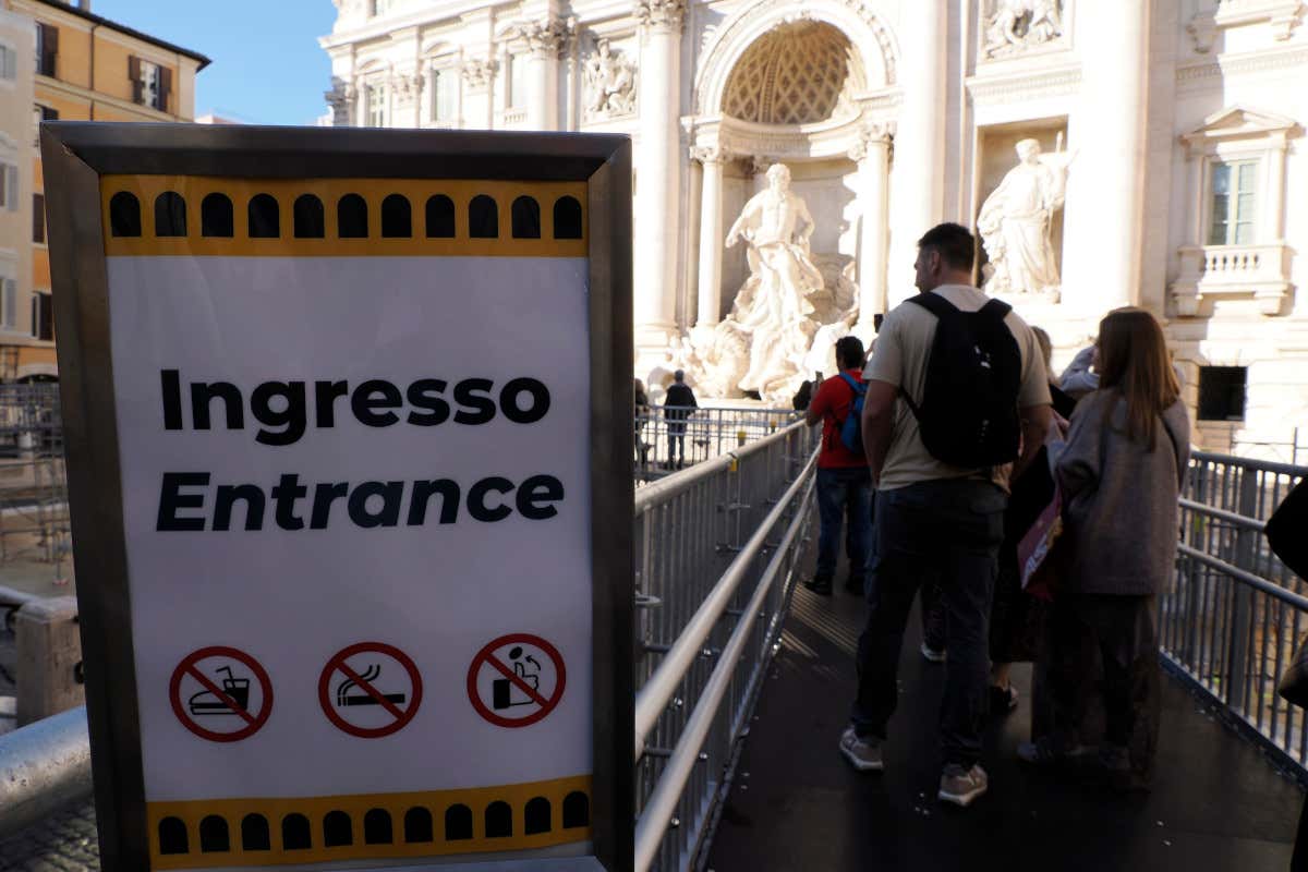 Fontana di Trevi, il biglietto è realtà: per accedere bisognerà pagare 2 euro Fontana di Trevi, il biglietto è realtà: per accedere bisognerà pagare 2 euro