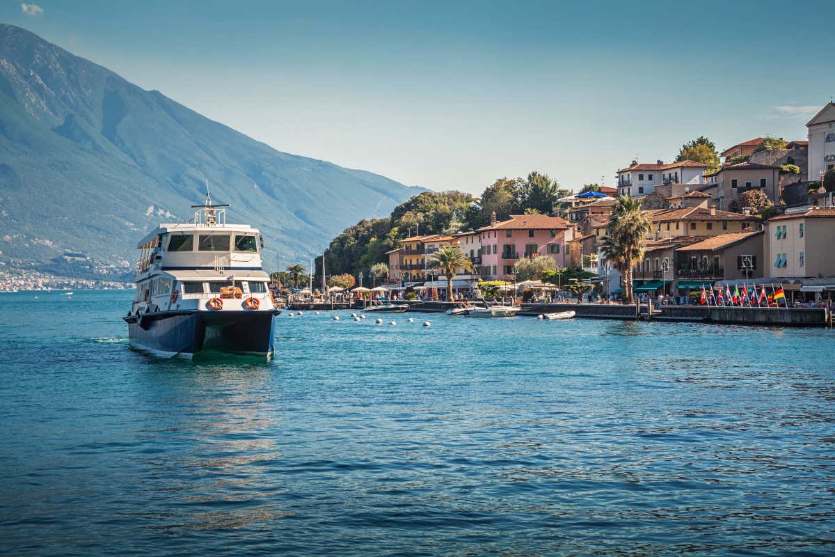 Lago di Garda, 126 milioni di euro per la statale 45 e battelli elettrici contro il traffico