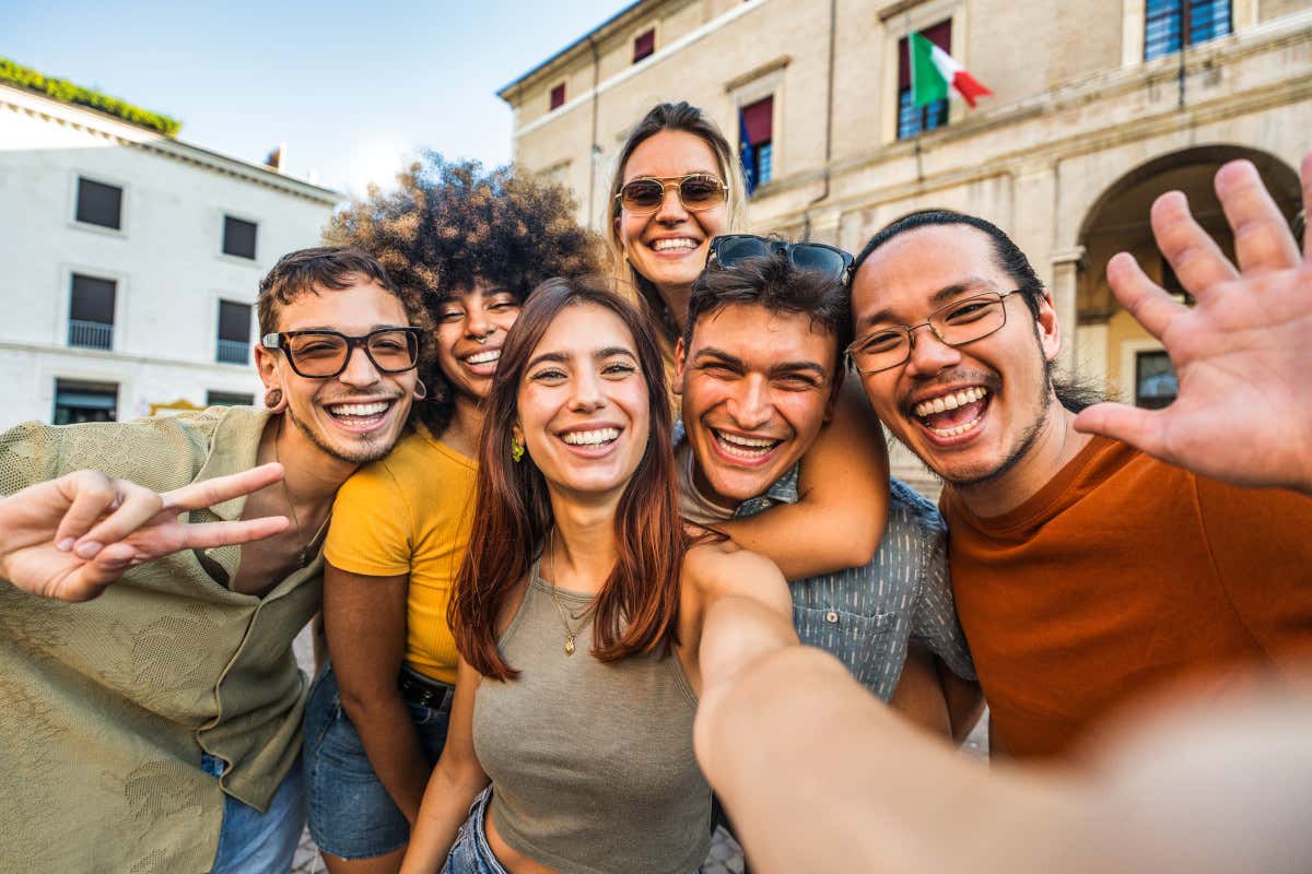 Viaggi di gruppo, ma su misura: come cambia il turismo organizzato per i giovani Viaggi di gruppo, ma su misura: come cambia il turismo organizzato per i giovani