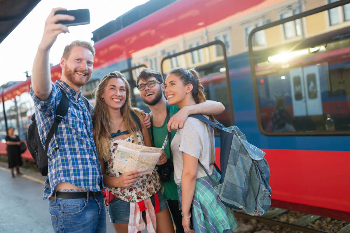 Viaggi di gruppo, ma su misura: come cambia il turismo organizzato per i giovani Viaggi di gruppo, ma su misura: come cambia il turismo organizzato per i giovani