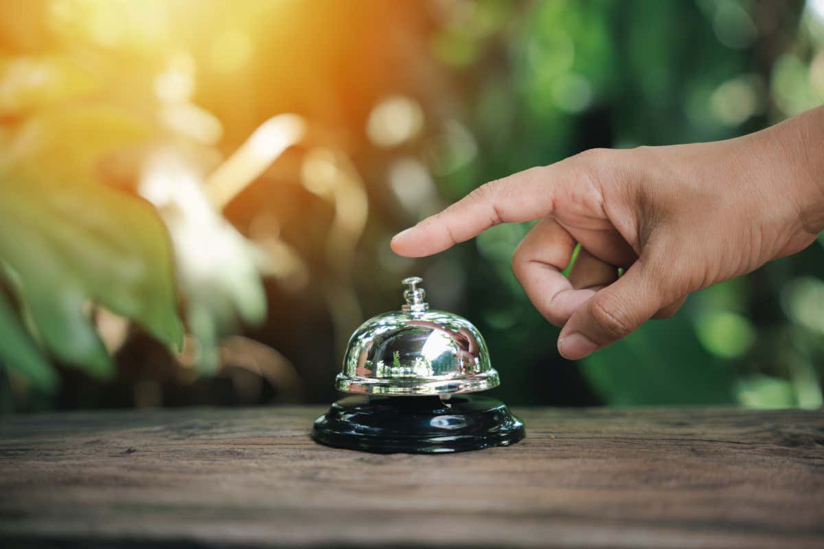 Fine del green bla bla: la sostenibilità negli hotel diventa un obbligo con prove e sanzioni