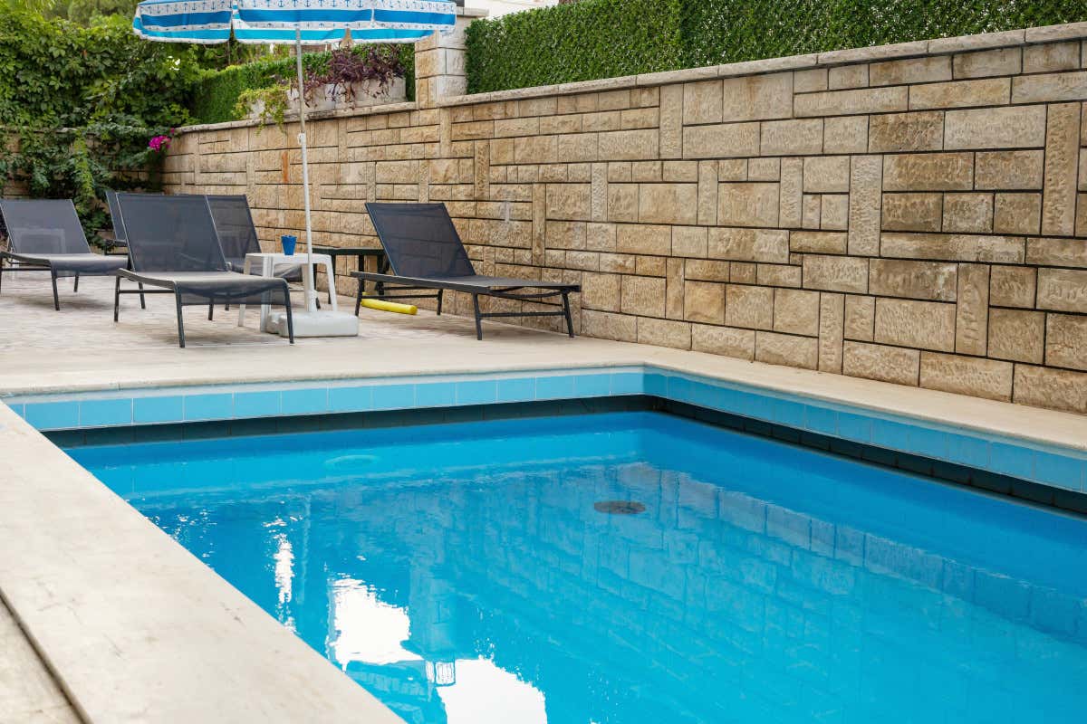 Il nulla osta per le piscine raggiunge un costo medio di 699 euro