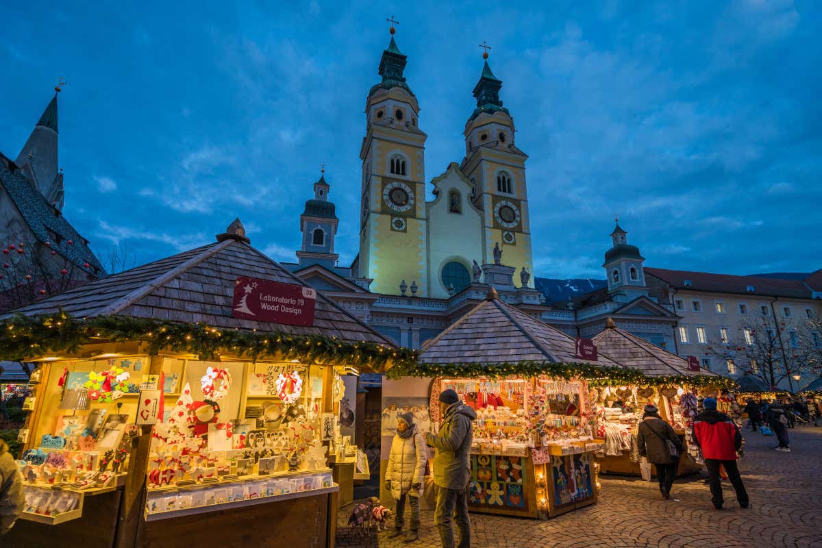 Mercatini pieni, case vuote: 14 milioni in viaggio per l’Immacolata, ma attenzione ai ladri Mercatini pieni, case vuote: 14 milioni in viaggio per l’Immacolata, ma attenzione ai ladri