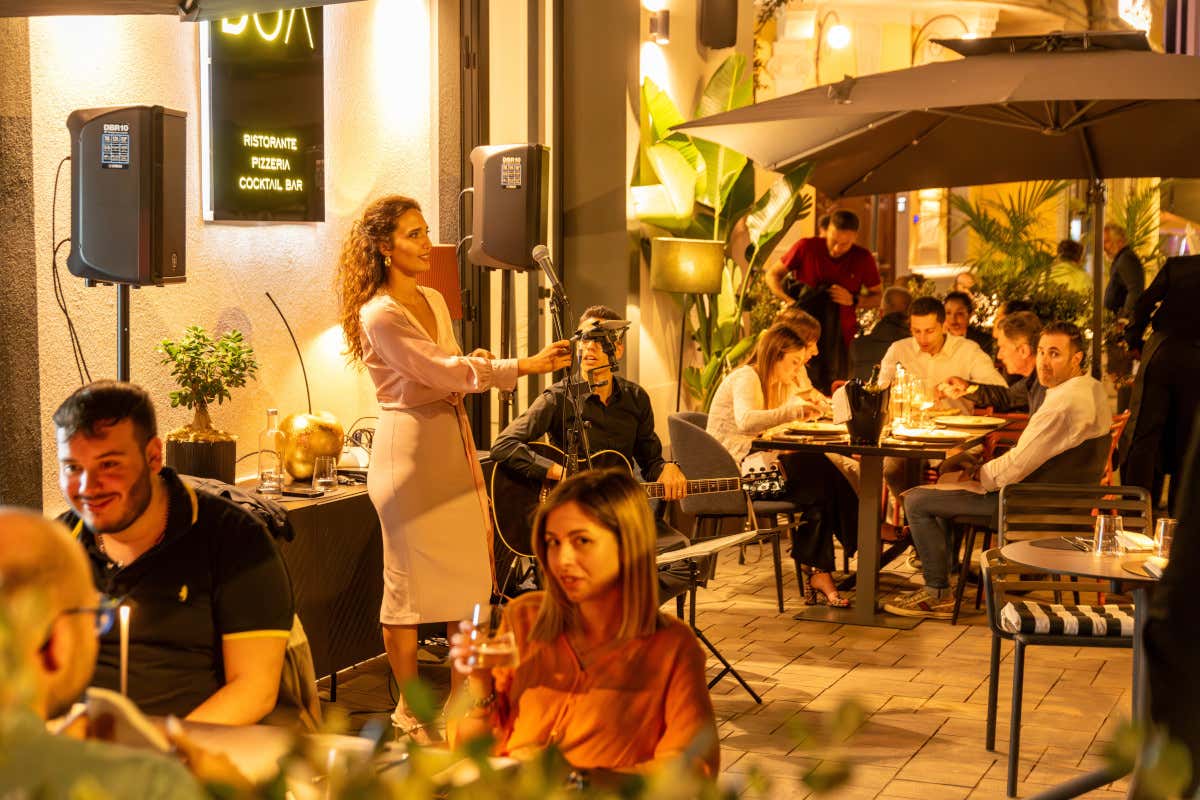 Molto più di un sottofondo: il 60% degli italiani sceglie il locale anche per la musica Molto più di un sottofondo: il 60% degli italiani sceglie il locale anche per la musica