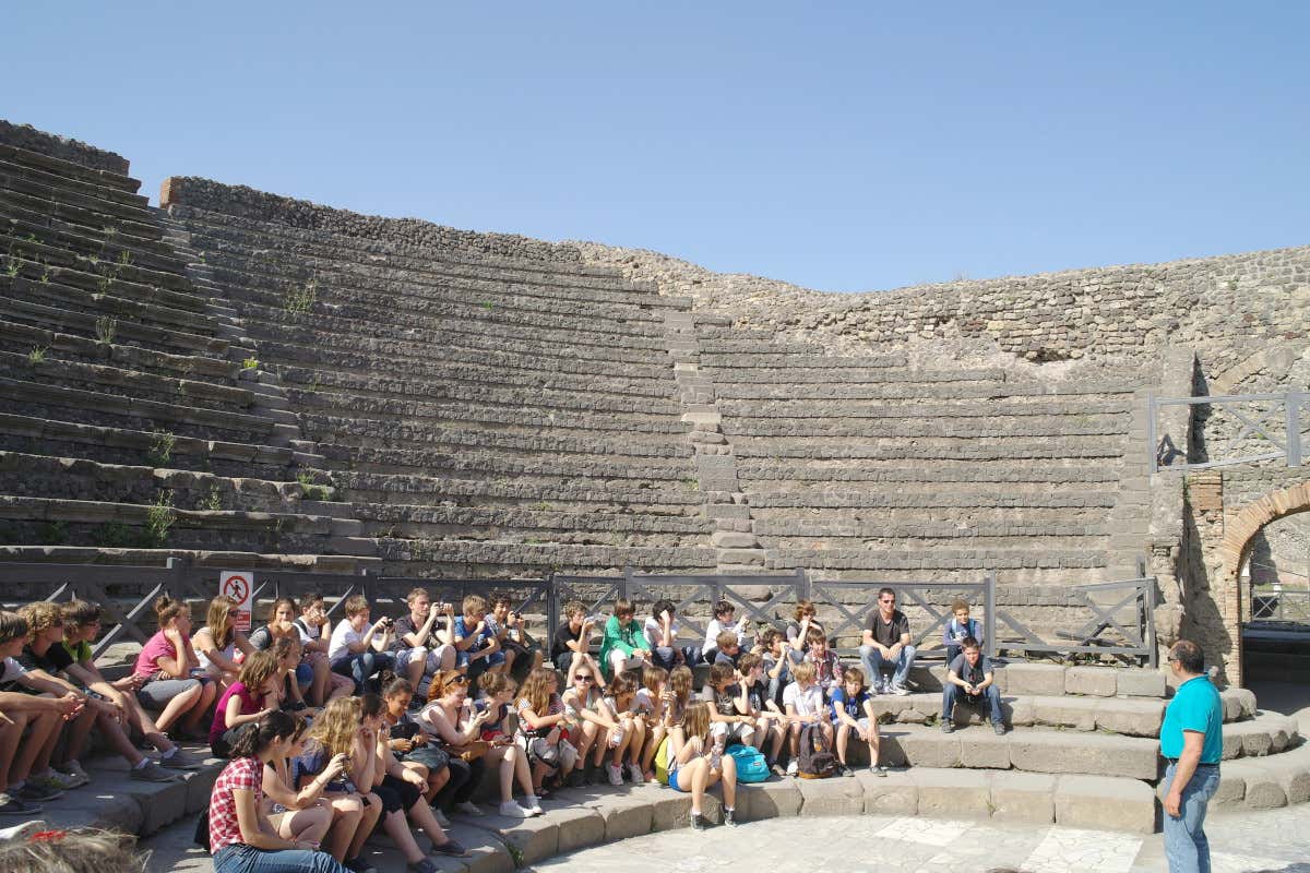 In programma una protesta delle guide turistiche ai cancelli di Pompei Guide turistiche di Pompei in protesta: sit-in contro la chiusura della postazione interna In programma una protesta delle guide turistiche ai cancelli di Pompei Guide turistiche di Pompei in protesta: sit-in contro la chiusura della postazione interna