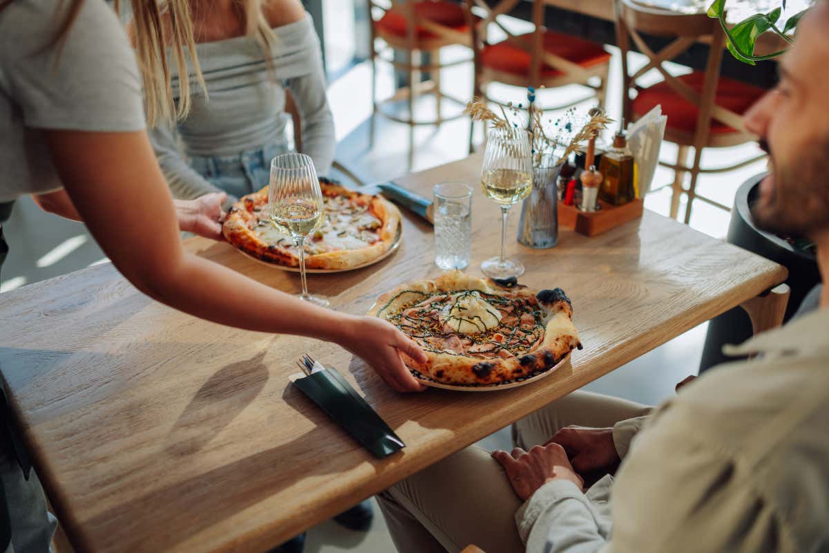 Il futuro della pizza è high-tech, ma per i pizzaioli servono gli strumenti giusti Il futuro della pizza è high-tech, ma per i pizzaioli servono gli strumenti giusti