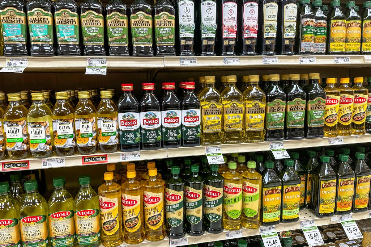 Export di olio italiano negli Usa, crollo del 40%: i dazi frenano il made in Italy