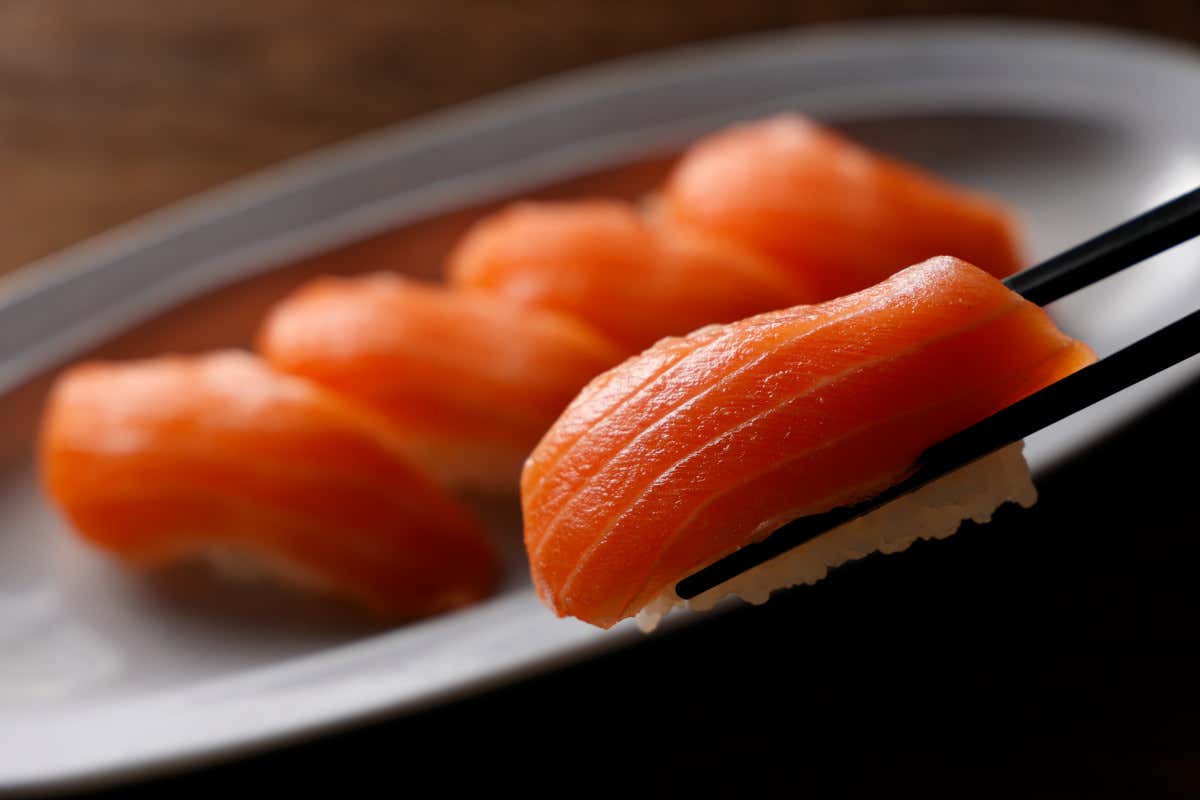 Quasi il 70% del salmone consumato fuori casa in Italia è legato al sushi