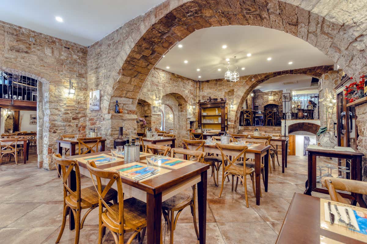 Le trattorie rappresentano il cuore dell'ospitalità italiana, ma sono sempre più sotto pressione