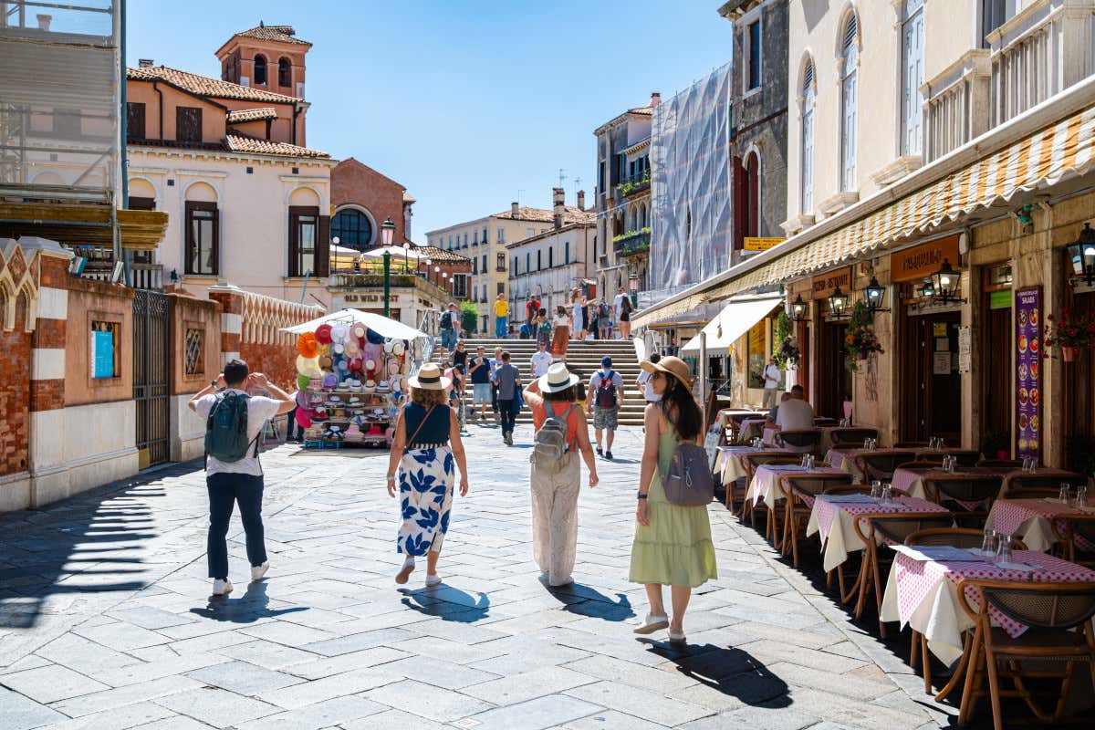 Turismo, l’estate 2026 arriva prima: prenotazioni in anticipo, maggio supera agosto