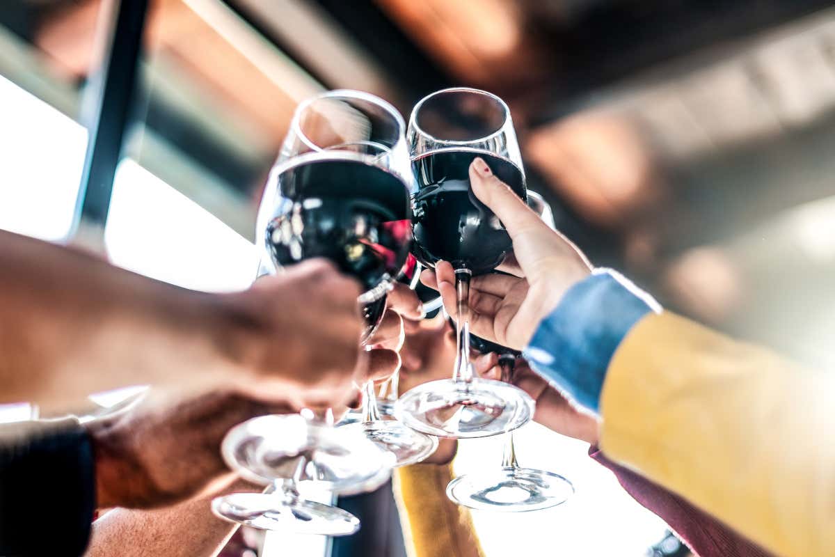 Export vino: Italia leader nei segmenti popular e premium, ma insegue nel luxury