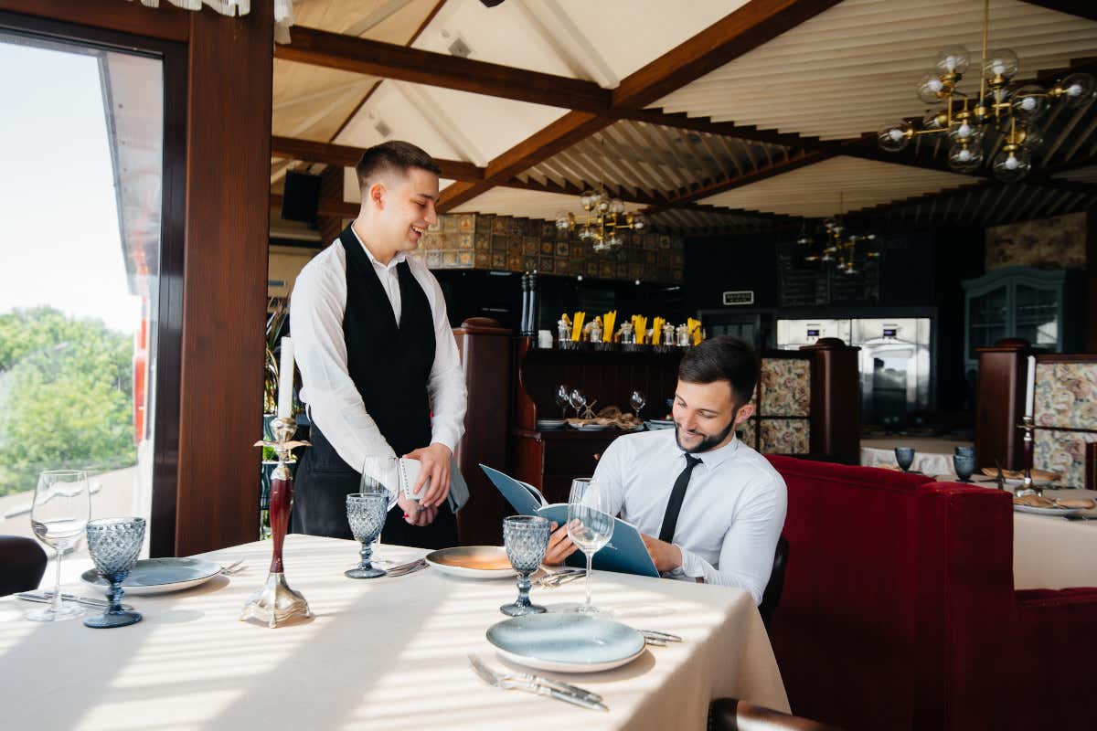 Chi decide davvero il prezzo del vino al ristorante? Numeri, ricarichi e nuove regole Chi decide davvero il prezzo del vino al ristorante? Numeri, ricarichi e nuove regole