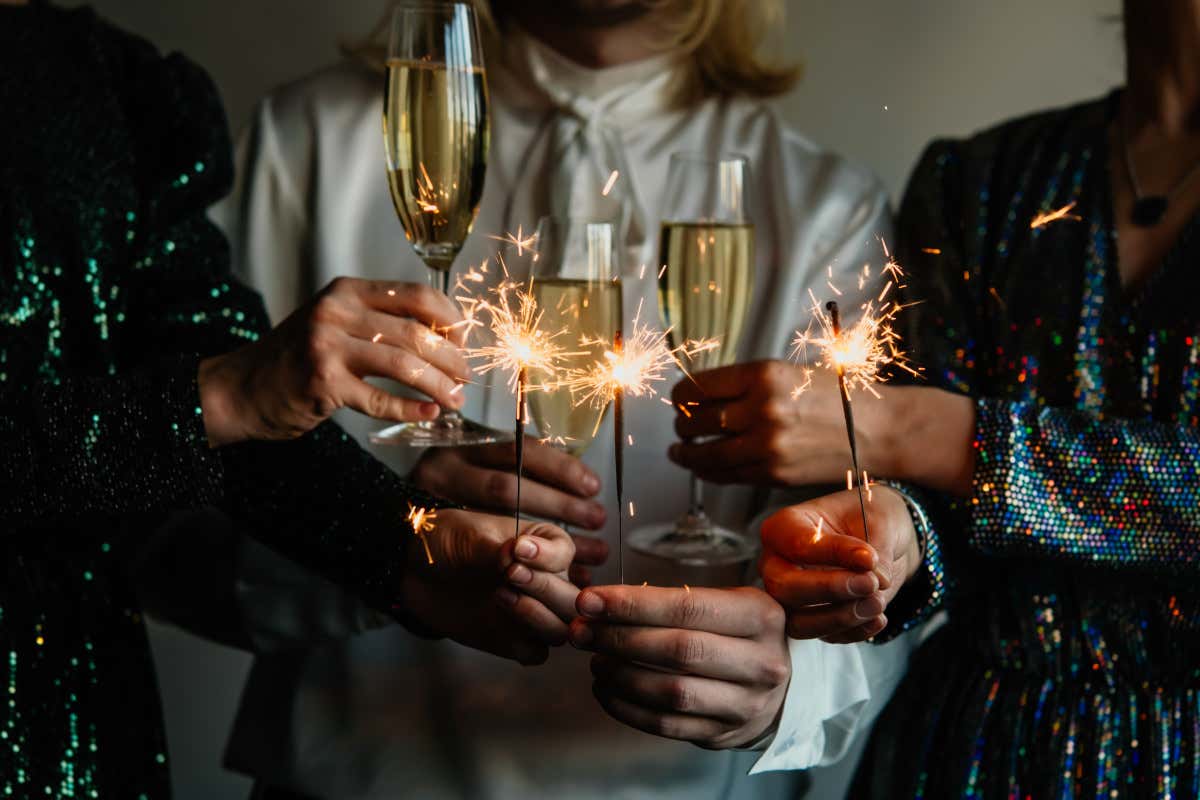 Capodanno italiano, spesa in aumento per il cenone: menu tricolore e bollicine in tavola Capodanno italiano, spesa in aumento per il cenone: menu tricolore e bollicine in tavola