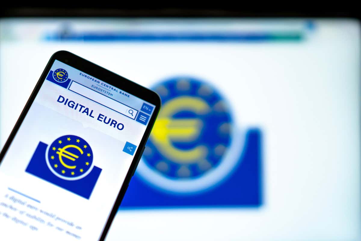 Euro digitale, moneta vera contro finanza virtuale: la partita si gioca nei bar Euro digitale, moneta vera contro finanza virtuale: la partita si gioca nei bar