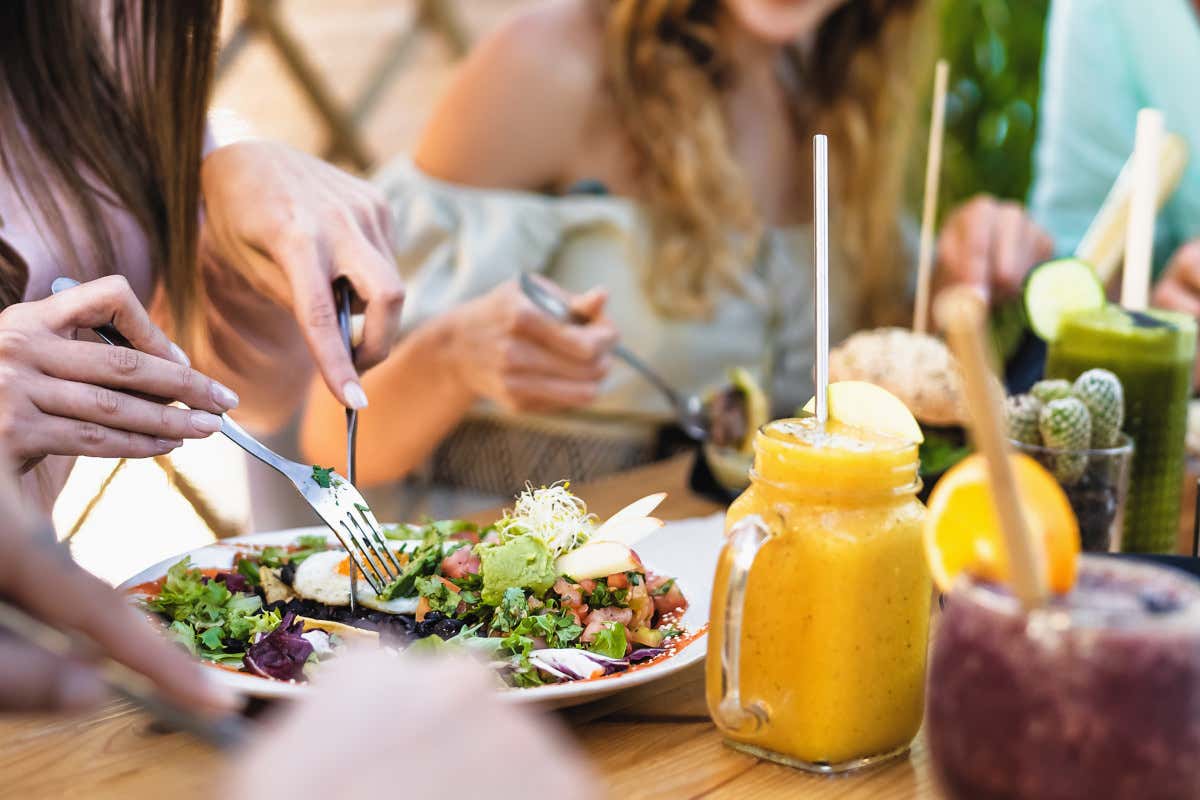 Ecco come il cibo sano può essere una risposta alla fatica digitale della Gen Z