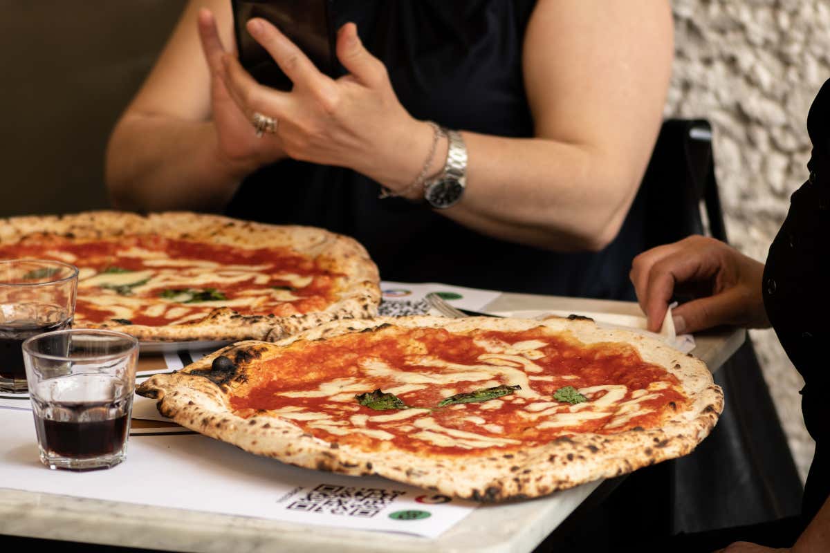 Napoli, il lusso si fa “verace”? Ecco come cambia il turismo della città Napoli, il lusso si fa “verace”? Ecco come cambia il turismo della città