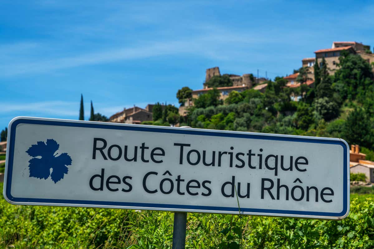 Francia, svolta nei vini Dop: consentito lo zuccheraggio dei vini fermi