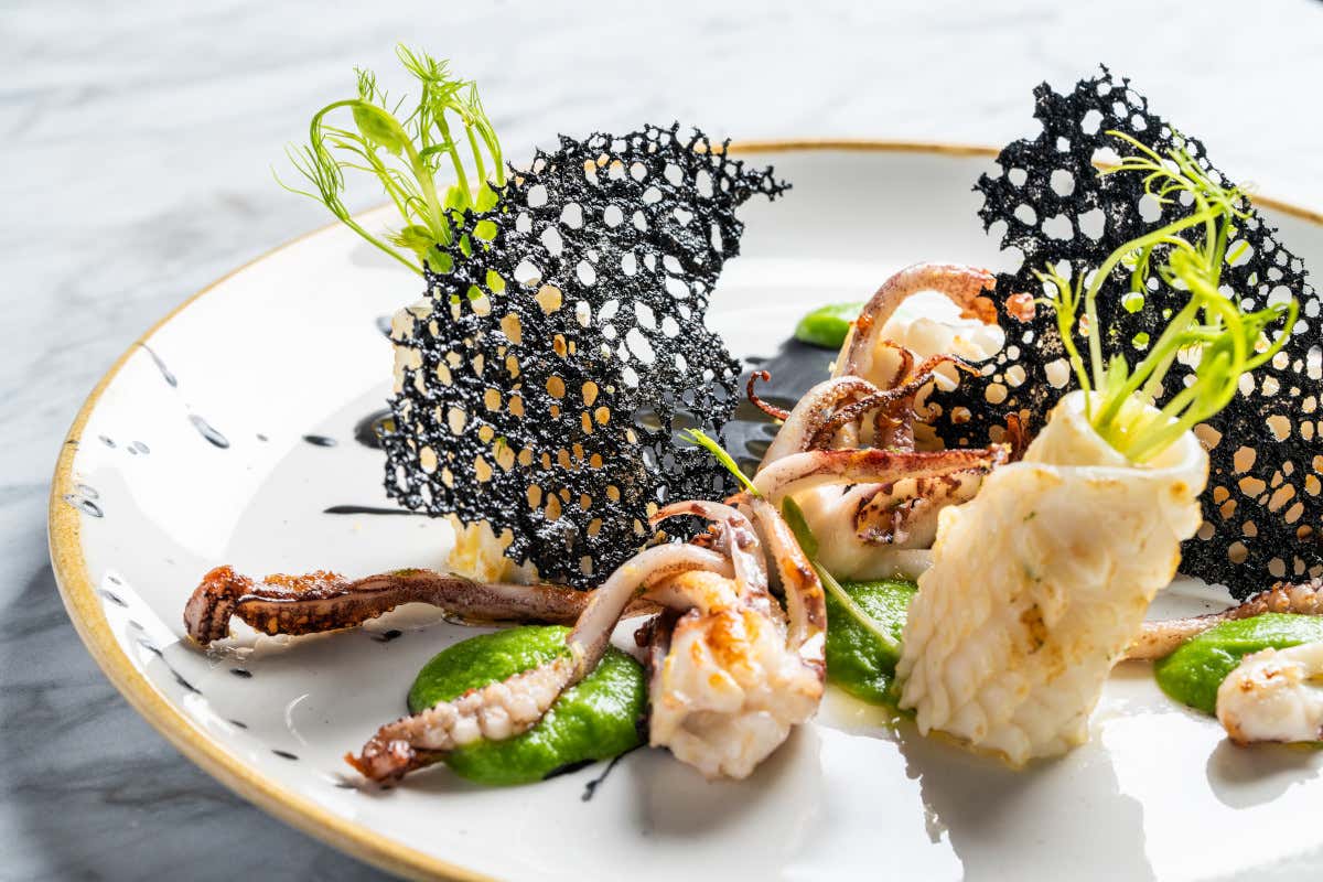 Gli Affreschi: Calamaro arrosto crema di piselli e il suo inchiostro