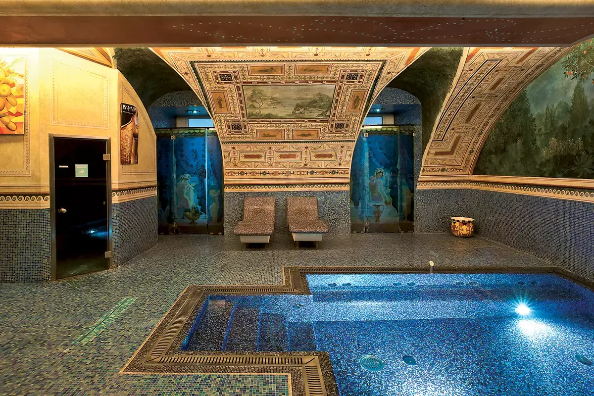 La spa in stile pompeiano Byblos Art Hotel Villa Amist&agrave;, long weekend liberi dalla routine
