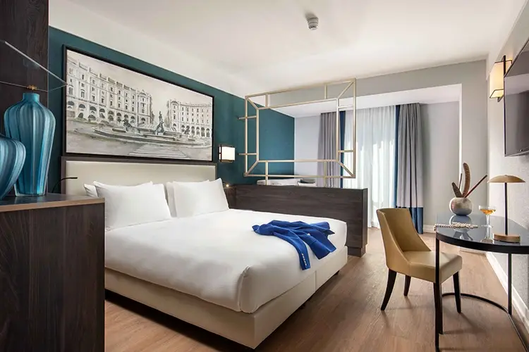 Il nuovo Hotel St. Martin presenta ambienti molto luminosi. Foto: Max Littera Da uffici ad albergo di lusso A Roma apre l&rsquo;Hotel St. Martin