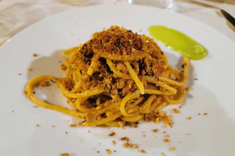 Bucatini con rag&ugrave; di triglia - Salamureci, cucina classica con chicche innovative