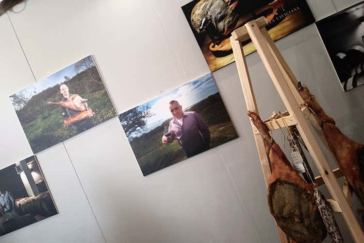 (Salumi artigianali, vini e oli del territorio La forte identit&agrave; di Villa Caviciana)