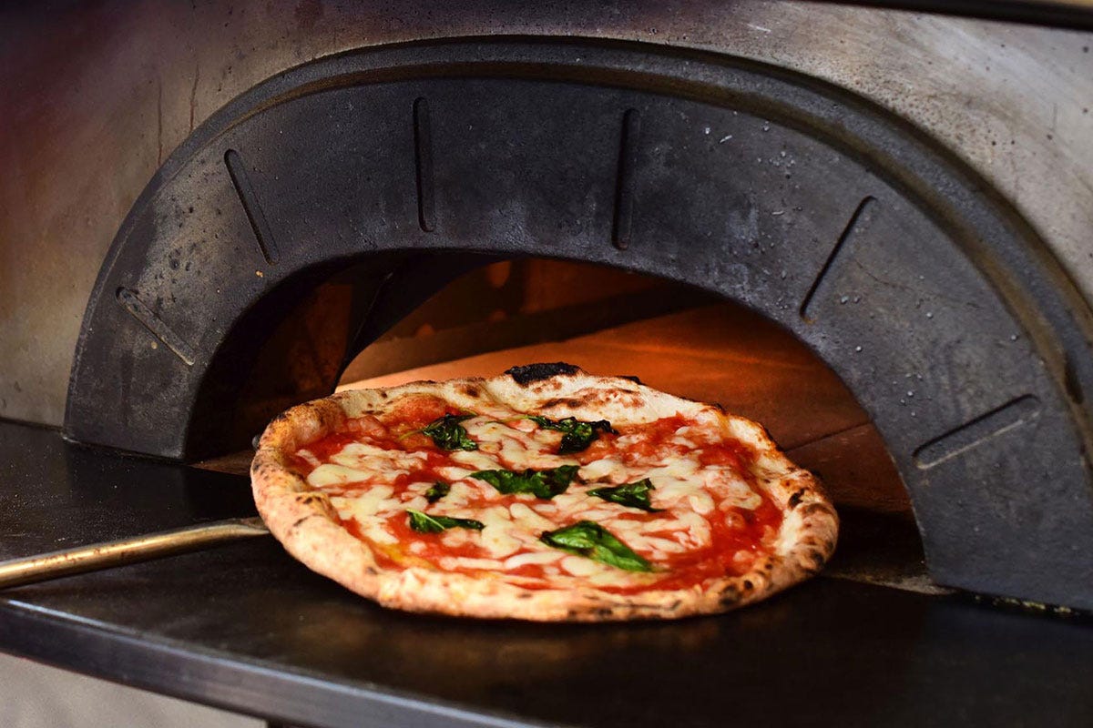Pizza Margherita Farine di altissima qualità, il segreto delle pizze di Salvatore Mugnano