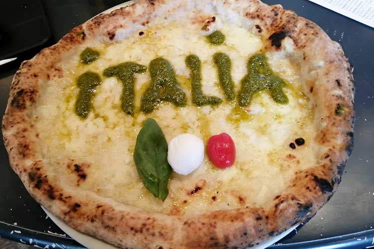 La ristorazione campana chiede l'apertura del delivery - Salvini sta con Sorbillo: «De Luca conceda il delivery»