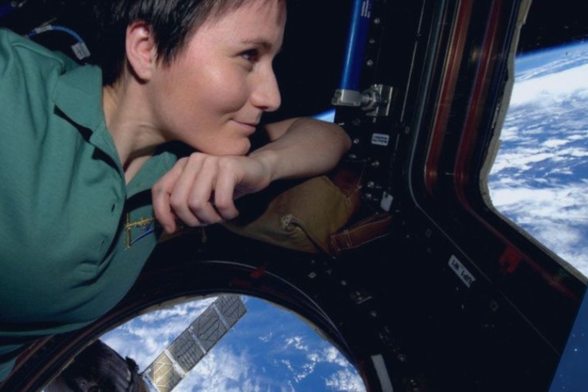 Samanta Cristoforetti in un'immagine tratta dal profilo Twitter dell'astronauta 